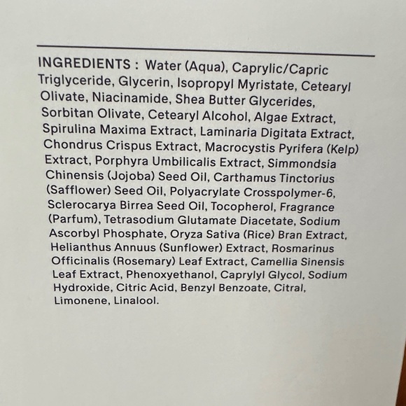 Santal & Vetiver Salt & Stone Body Lotion - Picture 4 of 10